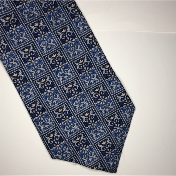 Club Room Tie - Picture 4 of 5